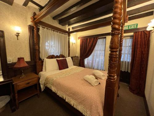 Georgian House Hotel - image 2
