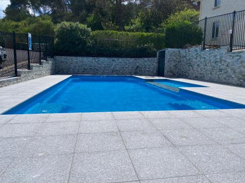 Villa Manyana - Coastal Getaway - Blueys Beach in Klusās palmas