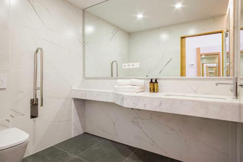 Standard Double Room (2 Adults) image 5