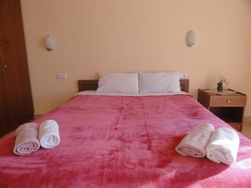 2 bedrooms, 4 beds