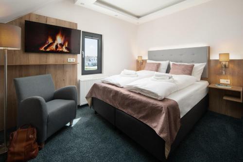 Standard Double Room image 10
