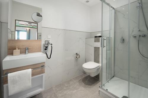 Deluxe Double Room with Shower image 10