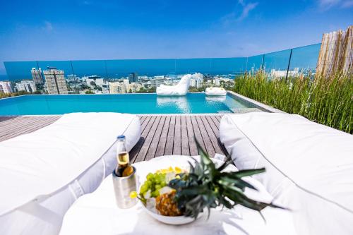 SERENE - Infinity Cview pool - 4 bedrooms Luxury Penthouse, Haifa