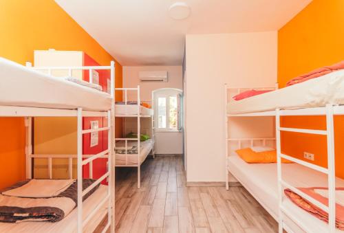 Booze & Snooze Social Hostel – Split, MD