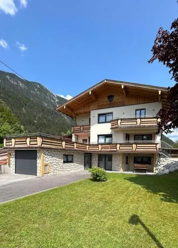 Ferienwohnungen LODGE-B in Weissenbach am Lech, Österreich