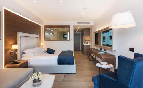 Deluxe Junior Suite Sea View with Private Pool image 4