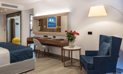 Aqua Marine Suite Waterfront with Outdoor Whirlpool and Gym image 5