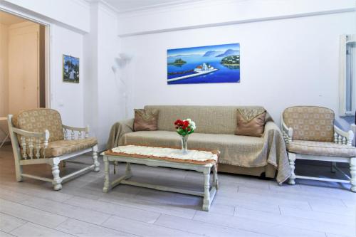 Best neighbourhood apartment in Athens near metro station & hospitals, Athens (photo 8)