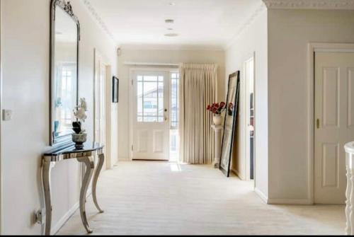 Cosy private room easy access to city & airport in بريستون