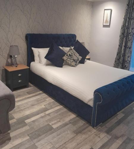 The Hillcrest Hotel - image 4