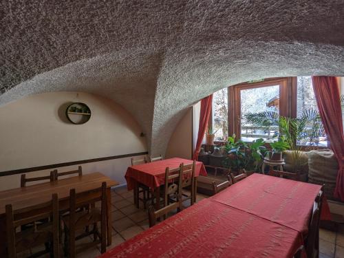 Les Arolles - Gîte d'étape et de séjour (Les Arolles - Gite d'etape et de sejour) in Molines En Queyras