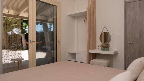 Beach House Lefkes A