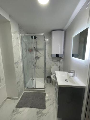 Bathroom, Zen studio - Proche hopital - Meulan in Meulan-en-Yvelines