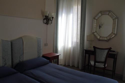 Superior Double or Twin Room image 10