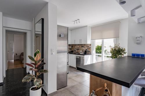 The Black Marble - Sea View, 2BR, 2BA by BnC, Ateny (zdjęcie 9)