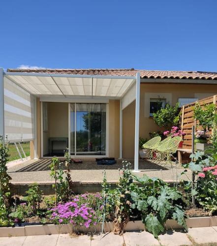 . Grande maison avec vue sur le lac