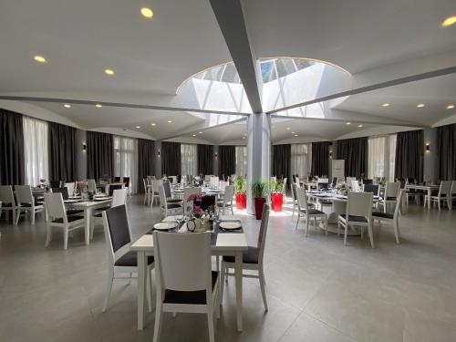 Ресторант, Atrium Deluxe Resort in Golem