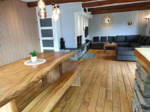 Les GITES DE CAMPARAN - gîte "le GRAND CHALET AVEC SPA ET SAUNA" (Les GITES DE CAMPARAN - gite "le GRAND CHALET AVEC SPA ET SAUNA") in Camparan