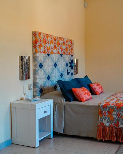 1 queen bed, 1 twin bed