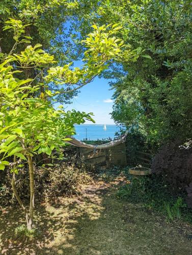 Cliffside is a Cosy Cottage B&B by Cowes Beach - Very big King Size guest BR & a Twin BR too if you book 3 to 4 guests, Cowes (fotografie 10)