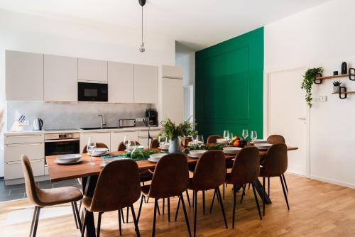 165m2 Downtown Family Suite 5BR, 3Bath, kids room, 11min Alexanderplatz, Berlín
