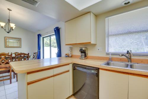 Bradenton Vacation Rental Home Patio and Backyard in Bradenton, USA