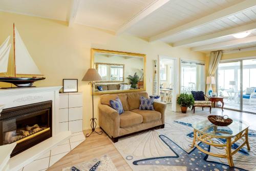 Between the Dunes: Breezy Beachfront Oceano Home! in Oceano (CA)