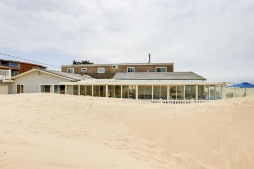 Between the Dunes: Breezy Beachfront Oceano Home! in Oceano (CA)