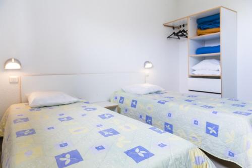 ULVF Les Romarins - Accommodation - Fleury