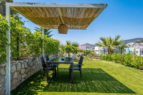 2+1 House in Bodrum center with sea view and big private garden, Bodrum (Foto 10)