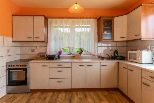 cuisine, Holiday Home Lanita with Two Bedrooms & Terrace in Kostanjevica Na Krki