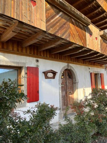 Accommodation in Sùtrio