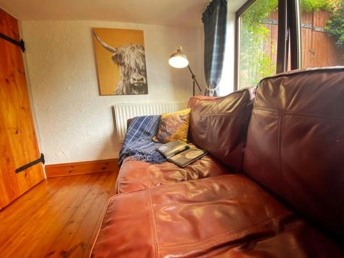 The Nook@East Ferry 2 Bed Cottage/Hot Tub/Patio & Cinema Room