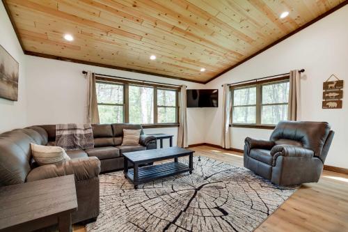 Private Hot Tub: Hatfield Vacation Rental!