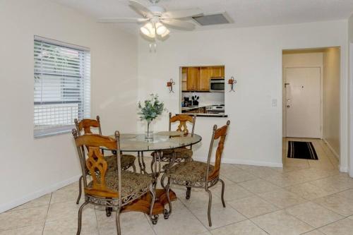 Quiet & Spacious North Palm Beach 2 bed 2 bath in North Palm Beach, USA