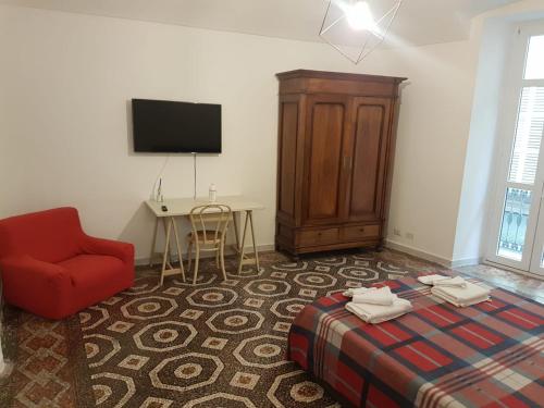 GusterHouse Room Type - Large Double Room