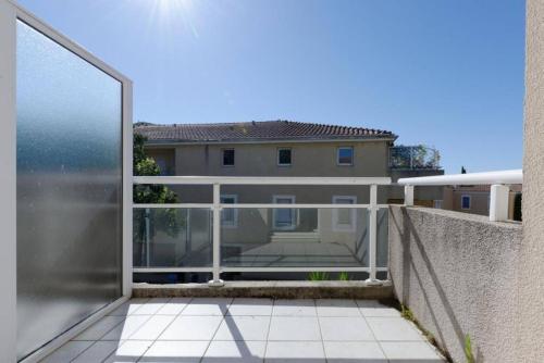 Balcony/terrace, Studio avec balcon et garage in Saint-Mitre