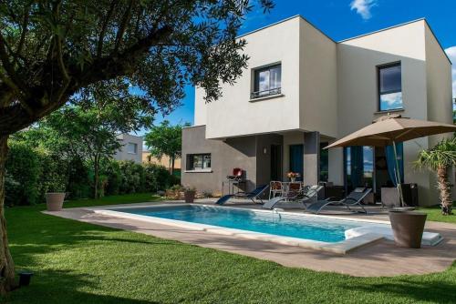 Villa des Arts, 100 meters from the sea, Swimming pool, Wifi, Air conditioning and 6 Bikes