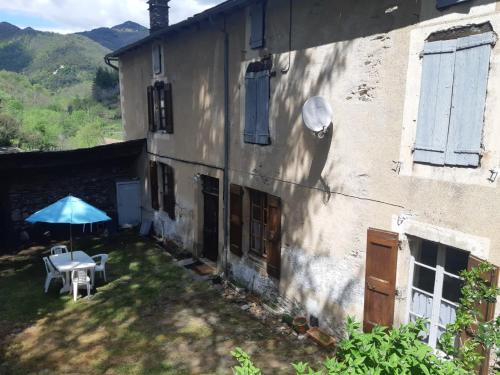 Grand appartement en location Dans maison de caractère 90 m2 (Grand appartement en location Dans maison de caractere 90 m2) in Barre-Des-Cevennes