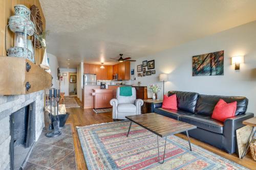 Dillion Getaway with Balcony and Pool Access! in Dillon, USA