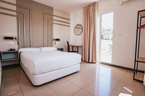 Double Room with Alhambra View
