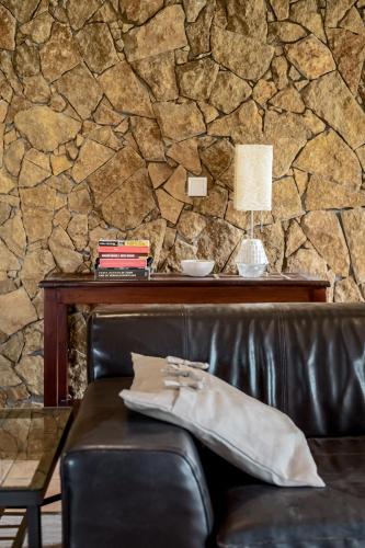 Aroeira Pool House - image 14