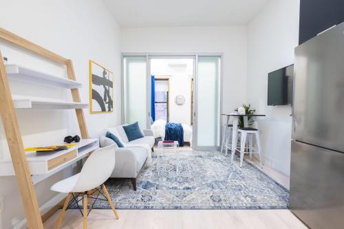 317-4A NEW Modern 1BR W&D Walk to Central Park in New York, USA