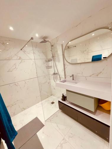 Magnifique Duplex Contemporain Climatise Jacuzzi Ref Duplex Vill'Attilio in Saint-Raphael