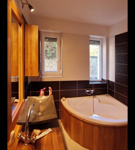 Ванна кімната, Butik Apartmanhaz in Балатонлелле