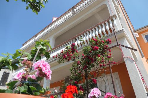  Apartments and Rooms Juki, Pension in Senj