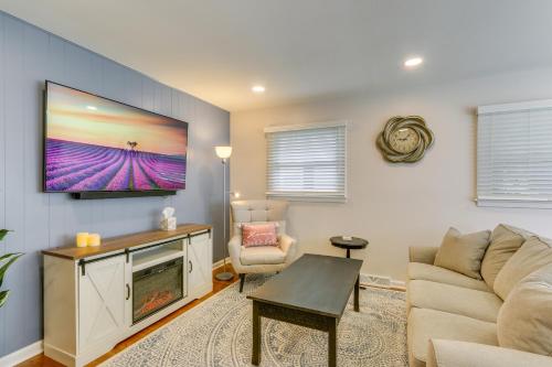 Pet-Friendly Berryville Home Walk to Main Street! in Berryville, USA