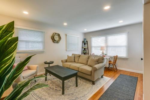 Pet-Friendly Berryville Home Walk to Main Street! in Berryville, USA