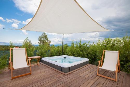 Villa Ena with Pool & Jacuzzi