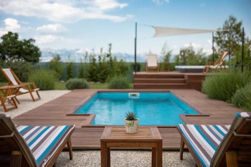 Villa Ena with Pool & Jacuzzi